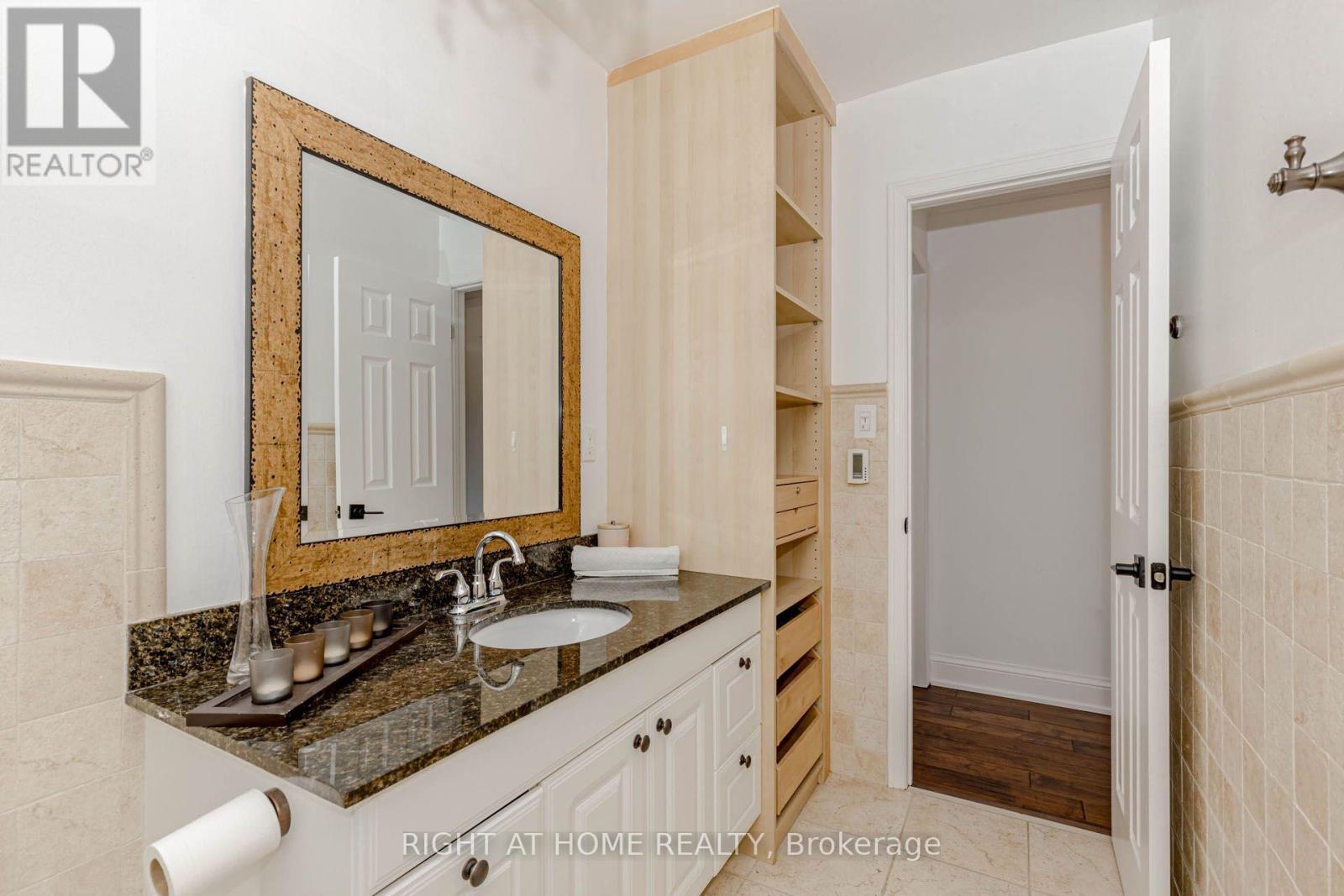 1073 Mesa Crescent, Mississauga, ON - Indoor Photo Showing Bathroom