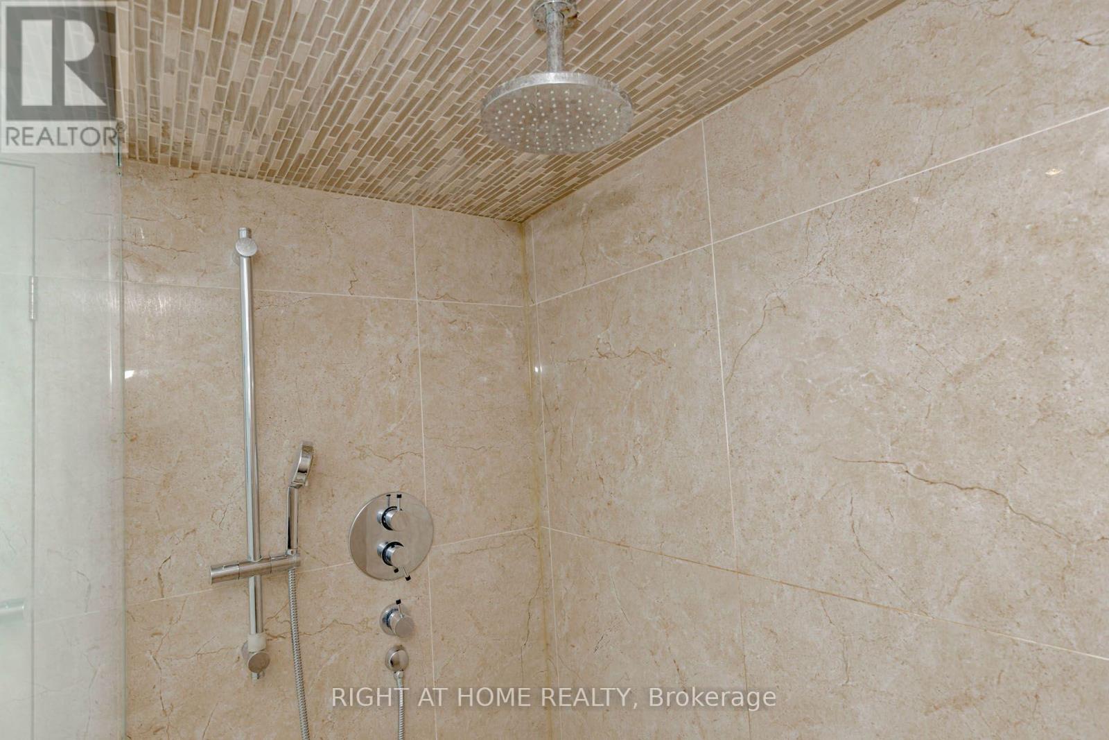 1073 Mesa Crescent, Mississauga, ON - Photo Showing Bathroom