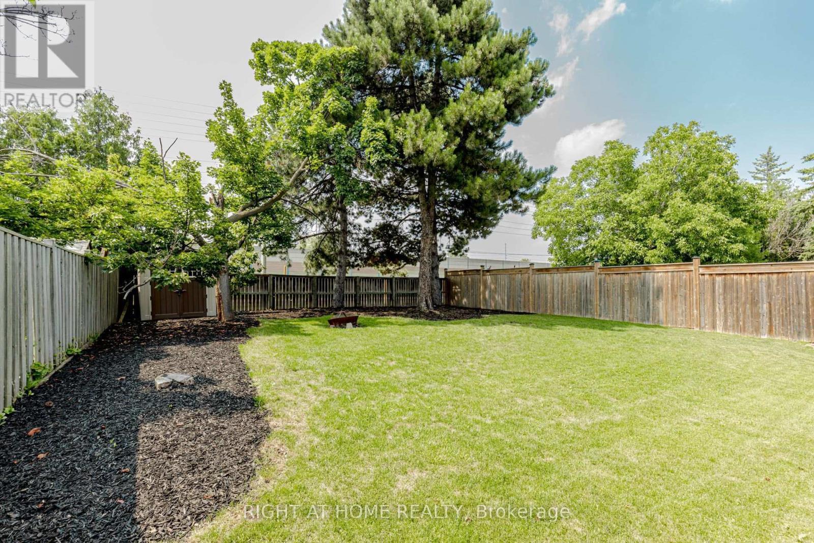 1073 Mesa Crescent, Mississauga, ON - Outdoor With Backyard