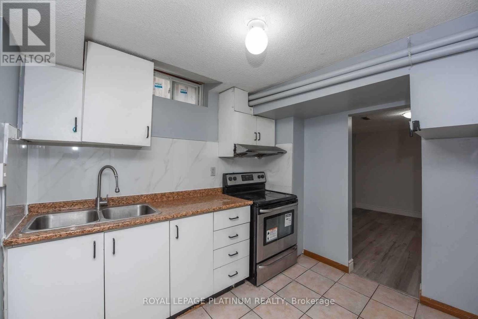 63 Lord Simcoe Drive, Brampton, ON - Indoor Photo Showing Kitchen With Double Sink