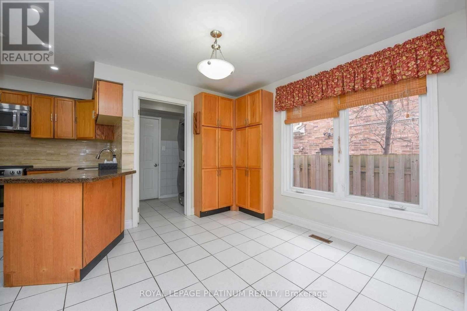 63 Lord Simcoe Drive, Brampton, ON - Indoor Photo Showing Kitchen