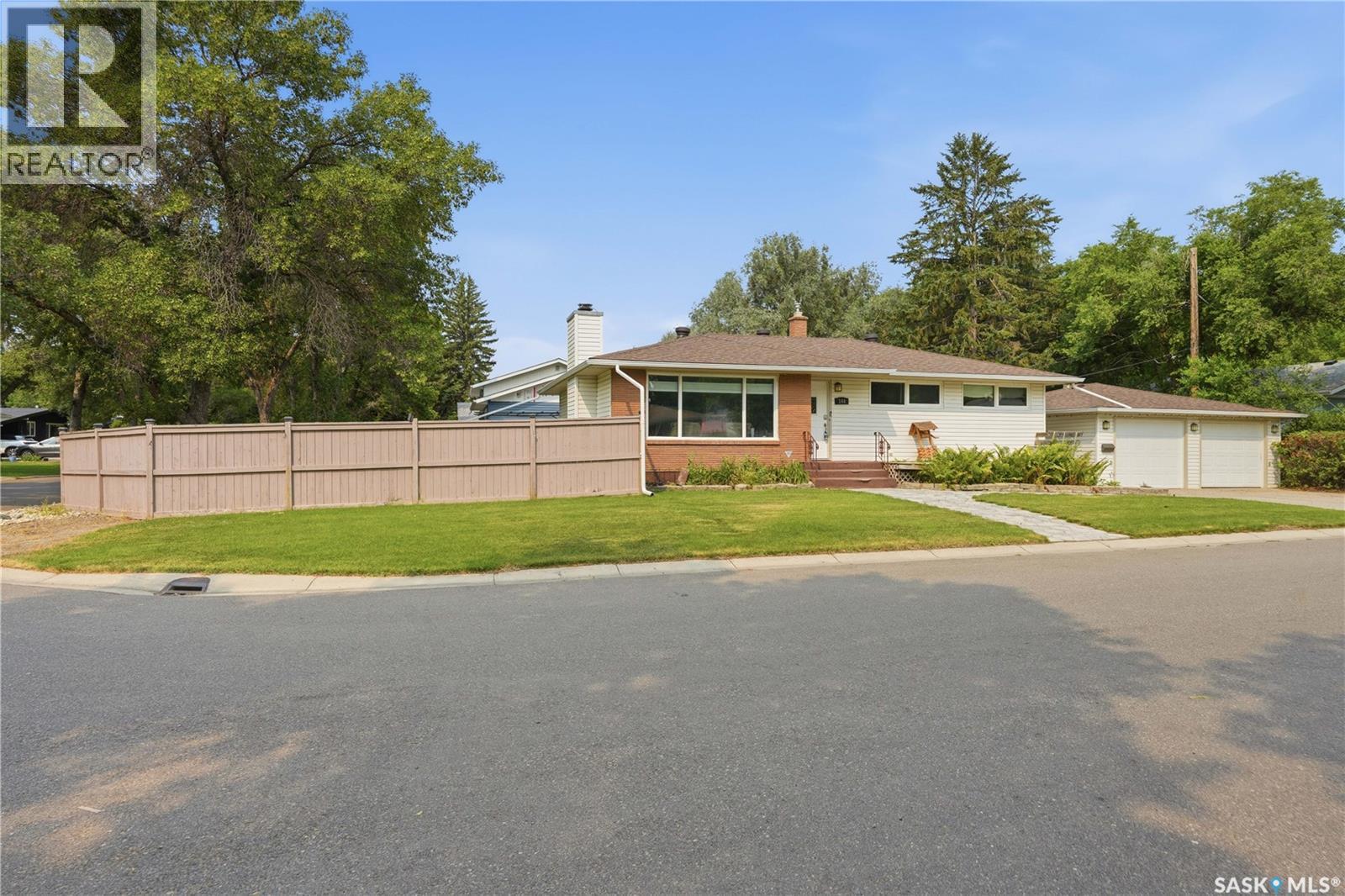 144 Orchard Crescent, Regina, SK - Outdoor
