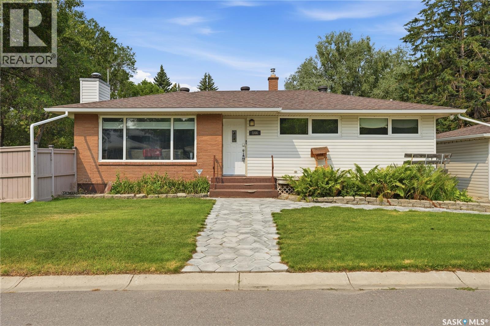 144 Orchard Crescent, Regina, SK - Outdoor