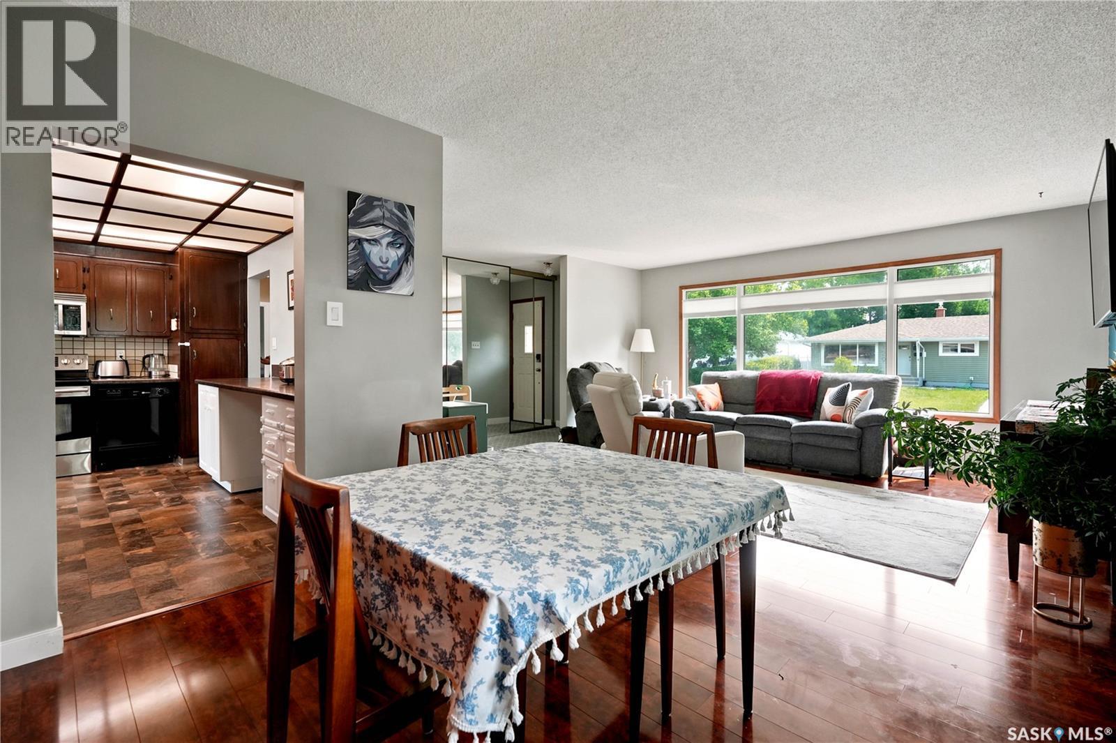 144 Orchard Crescent, Regina, SK - Indoor