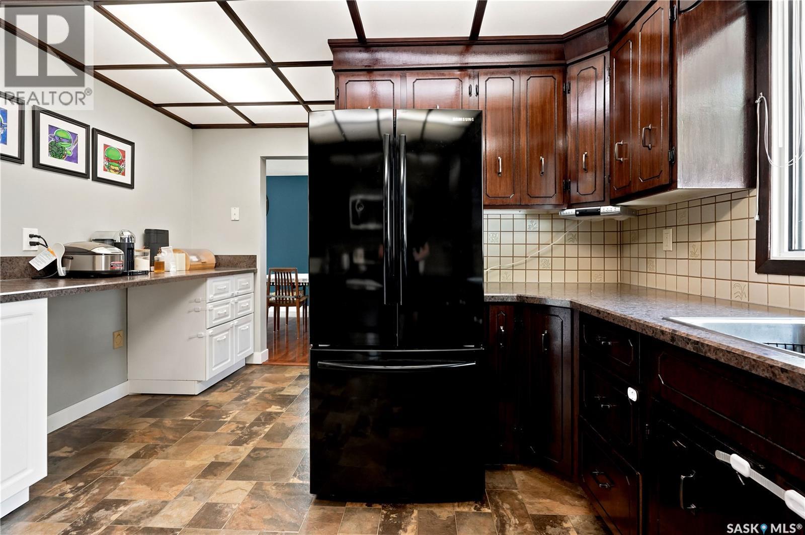 144 Orchard Crescent, Regina, SK - Indoor Photo Showing Kitchen