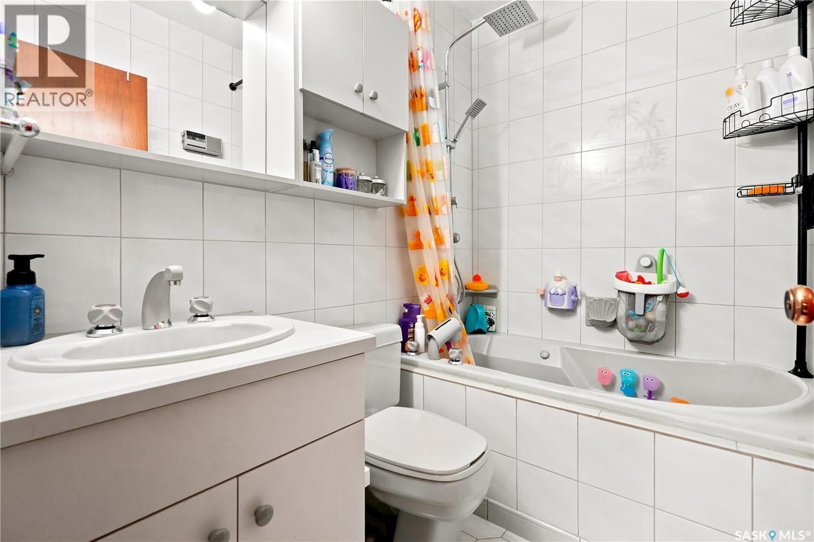 144 Orchard Crescent, Regina, SK - Indoor Photo Showing Bathroom
