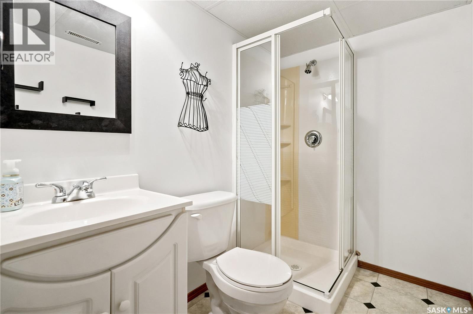 144 Orchard Crescent, Regina, SK - Indoor Photo Showing Bathroom