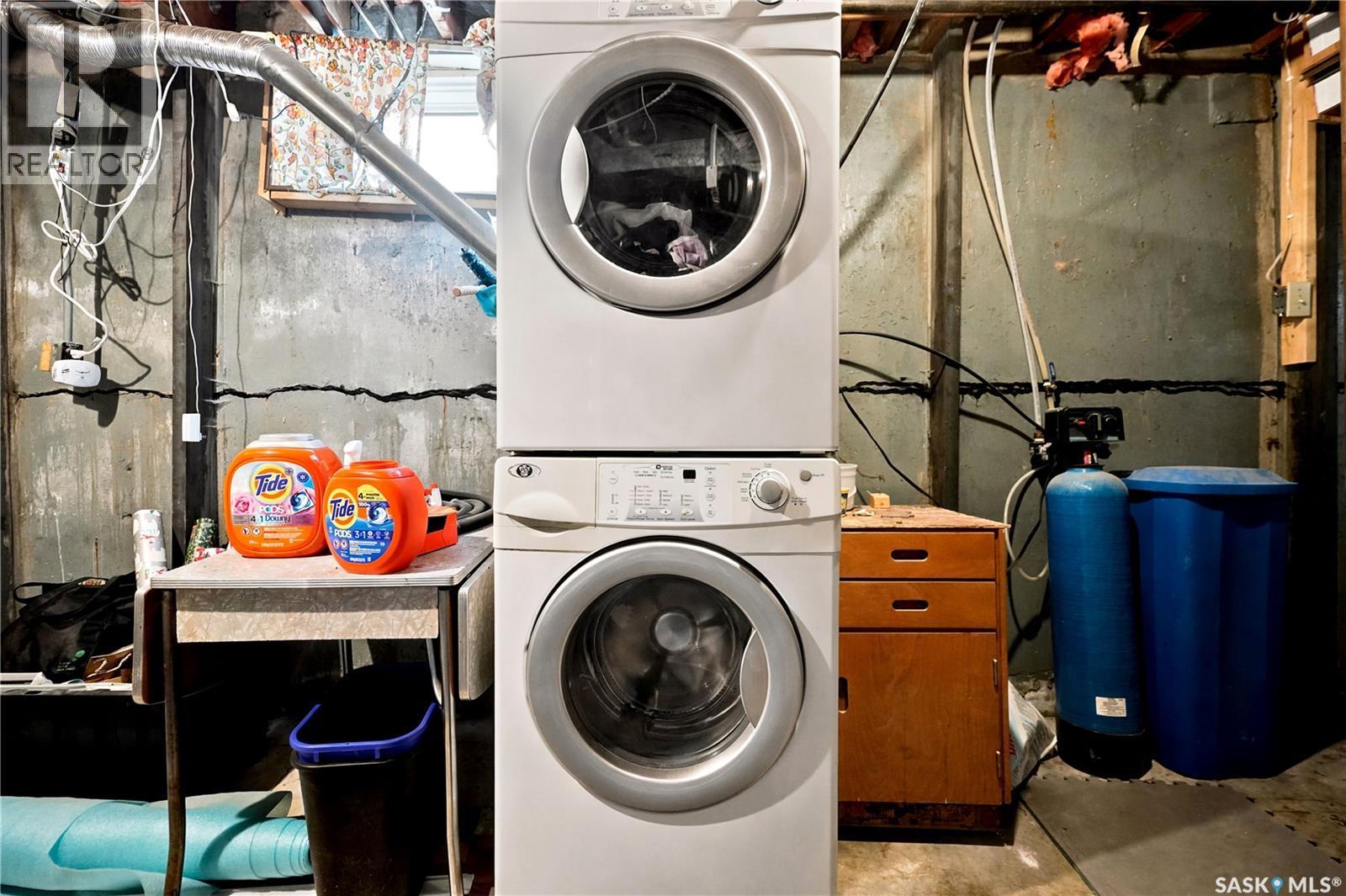 144 Orchard Crescent, Regina, SK - Indoor Photo Showing Laundry Room