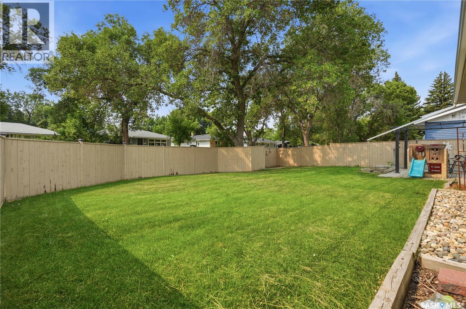 144 Orchard Crescent, Regina, SK - Outdoor With Backyard