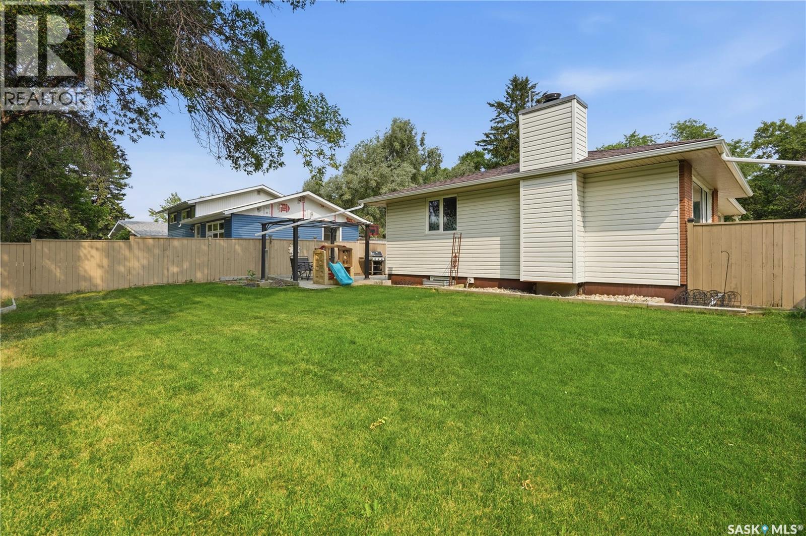 144 Orchard Crescent, Regina, SK - Outdoor