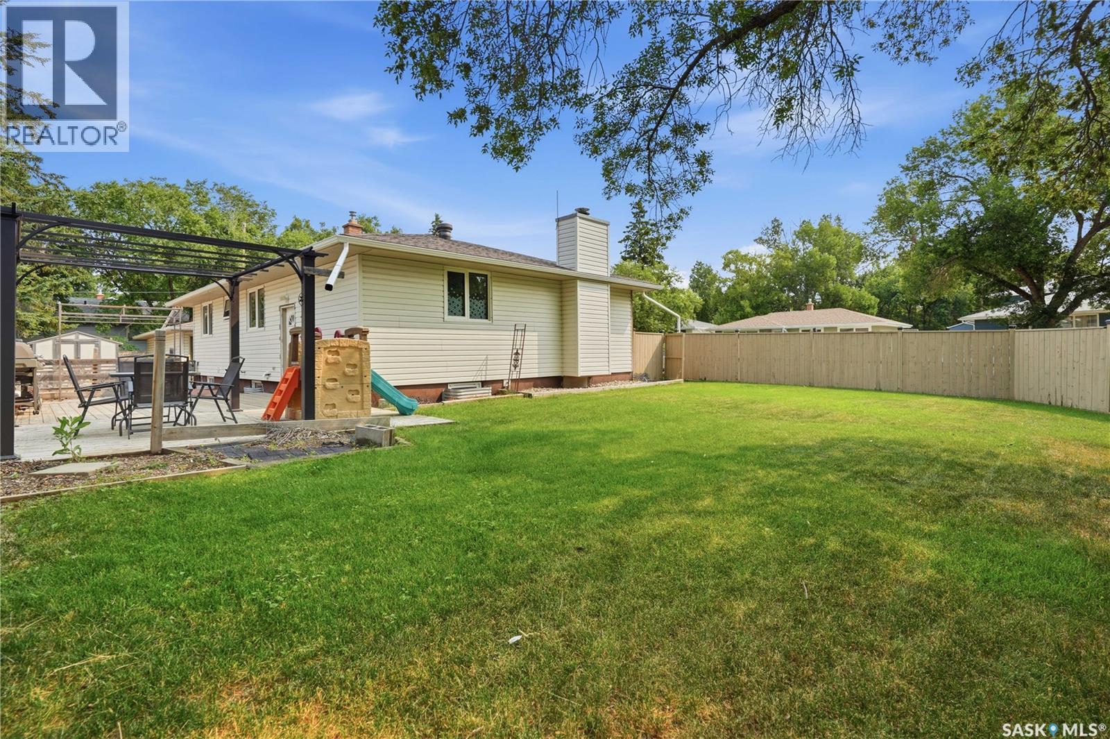 144 Orchard Crescent, Regina, SK - Outdoor