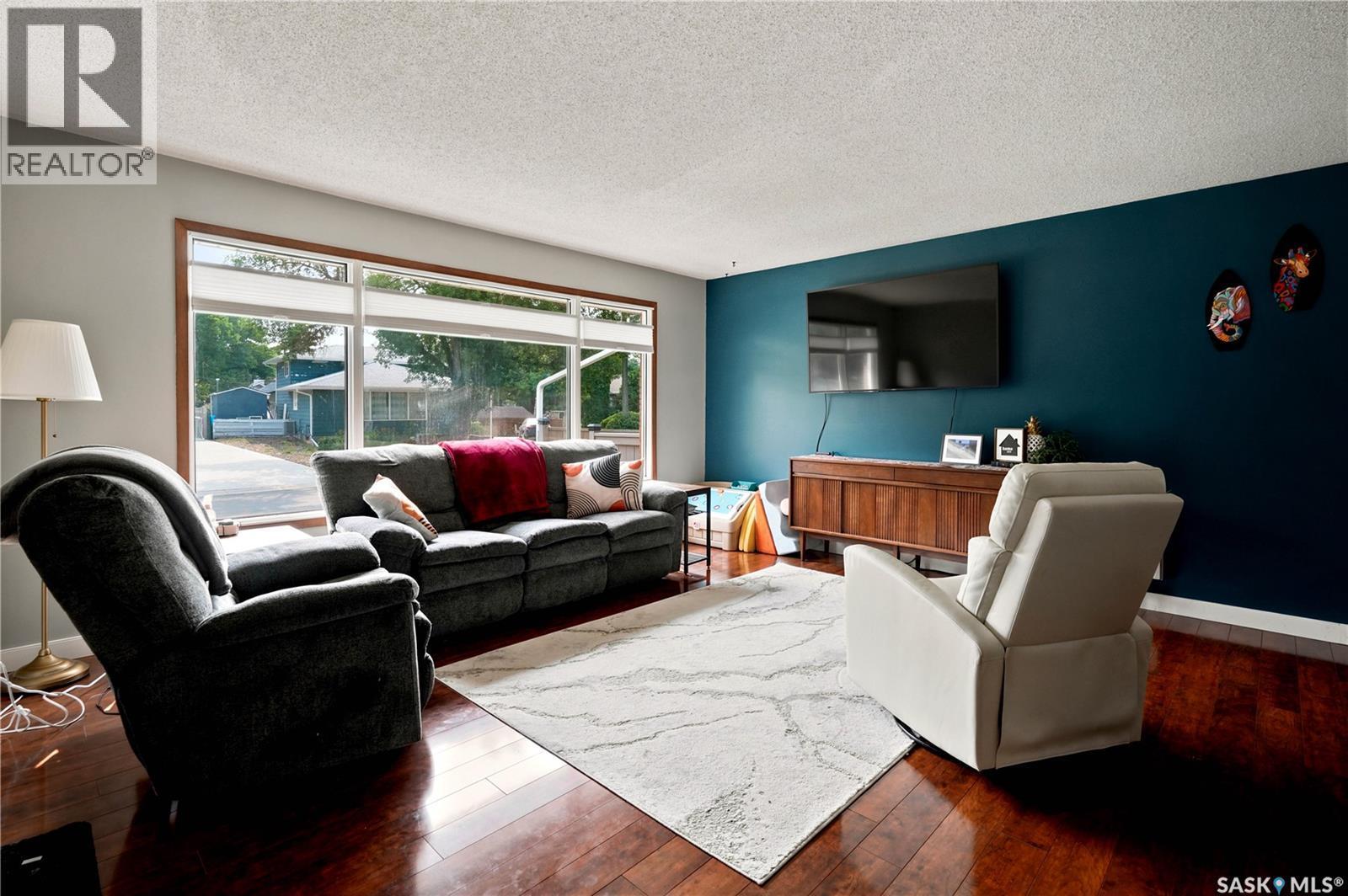 144 Orchard Crescent, Regina, SK - Indoor Photo Showing Living Room
