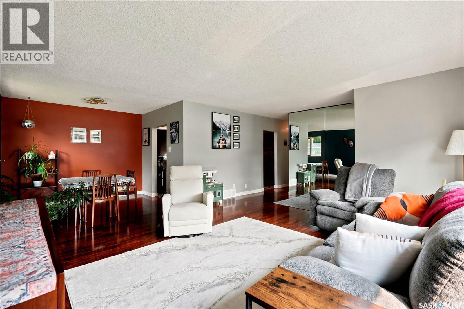 144 Orchard Crescent, Regina, SK - Indoor Photo Showing Living Room