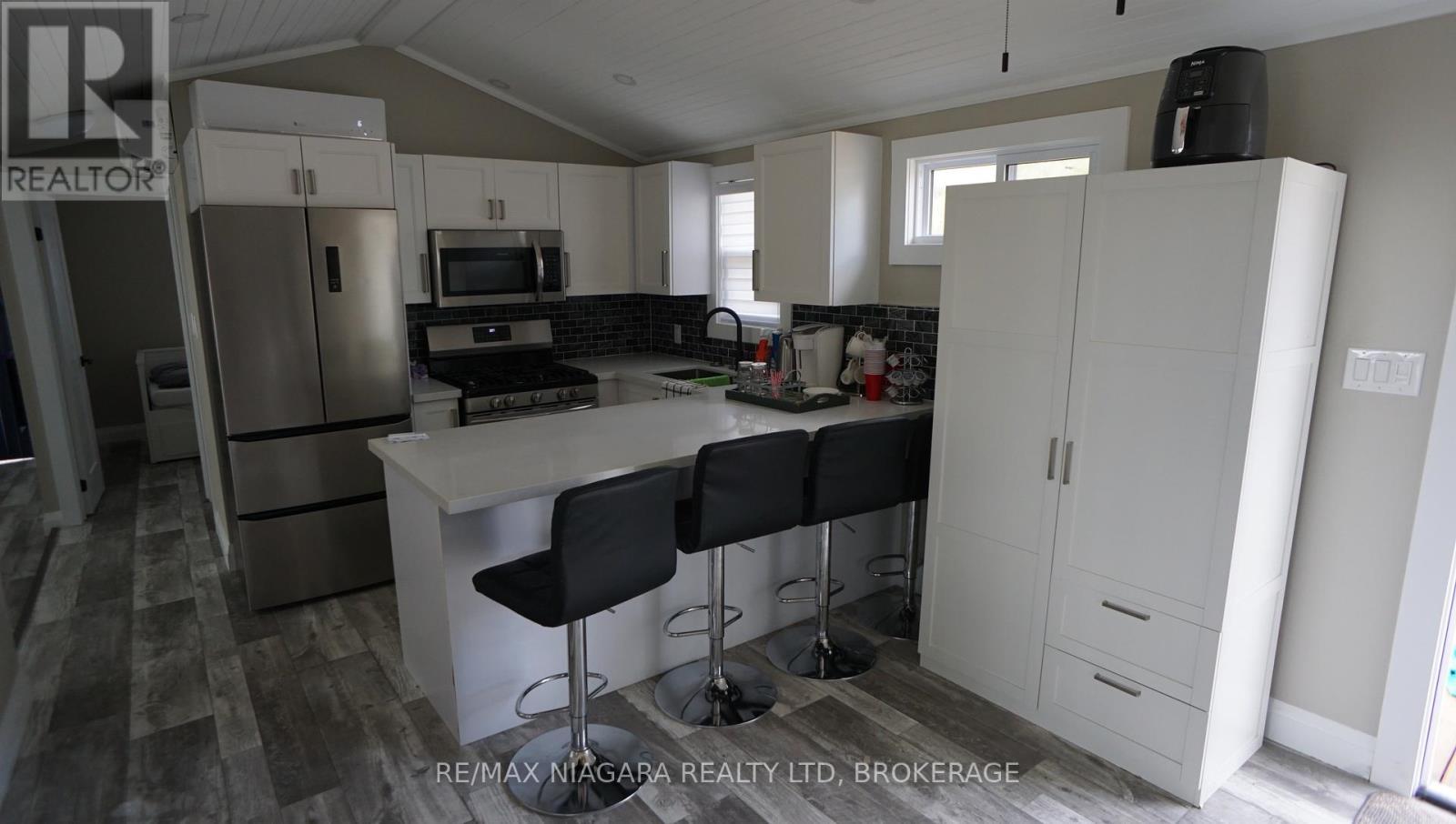 14 Sunset, Port Colborne (Sherkston), ON - Indoor Photo Showing Kitchen
