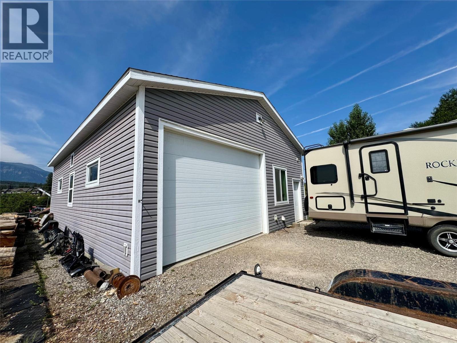 910 5Th Ave Avenue, Invermere, BC - Outdoor