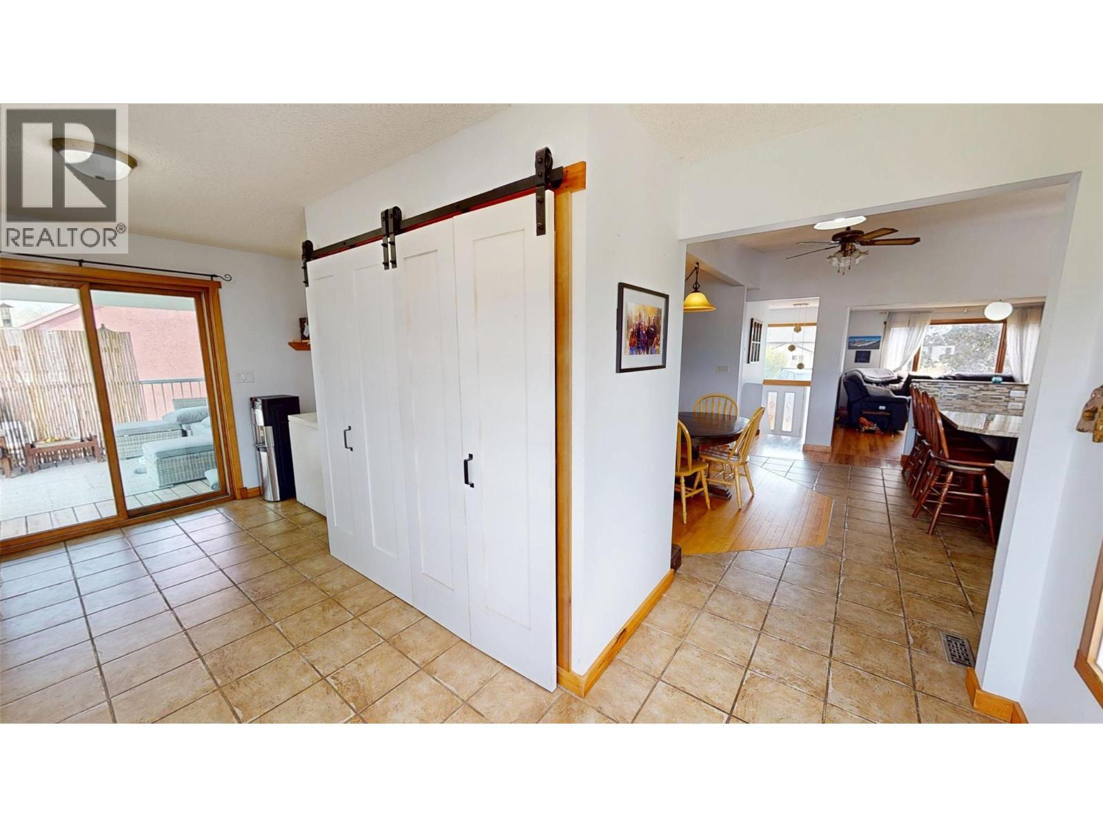 910 5Th Ave Avenue, Invermere, BC - Indoor Photo Showing Other Room