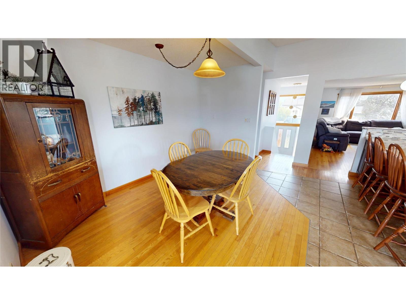 910 5Th Ave Avenue, Invermere, BC - Indoor Photo Showing Dining Room