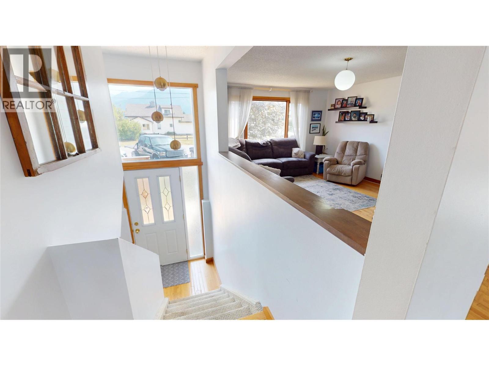 910 5Th Ave Avenue, Invermere, BC - Indoor Photo Showing Other Room
