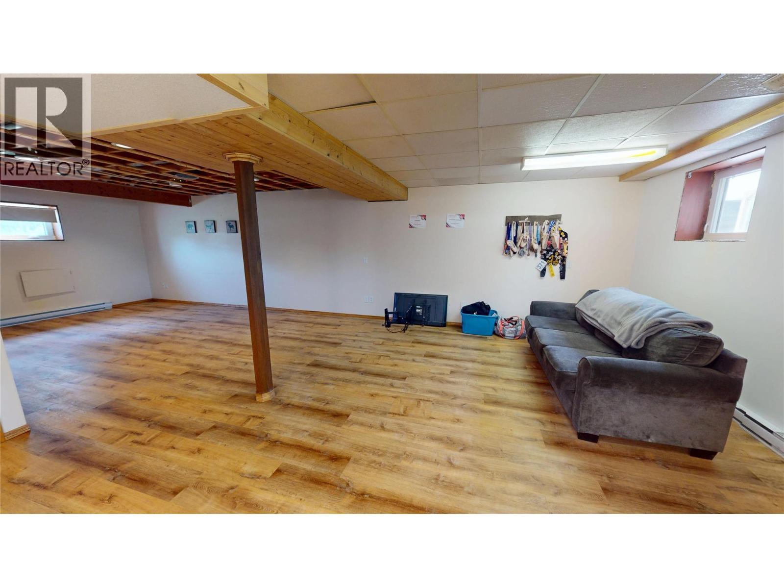 910 5Th Ave Avenue, Invermere, BC - Indoor Photo Showing Basement