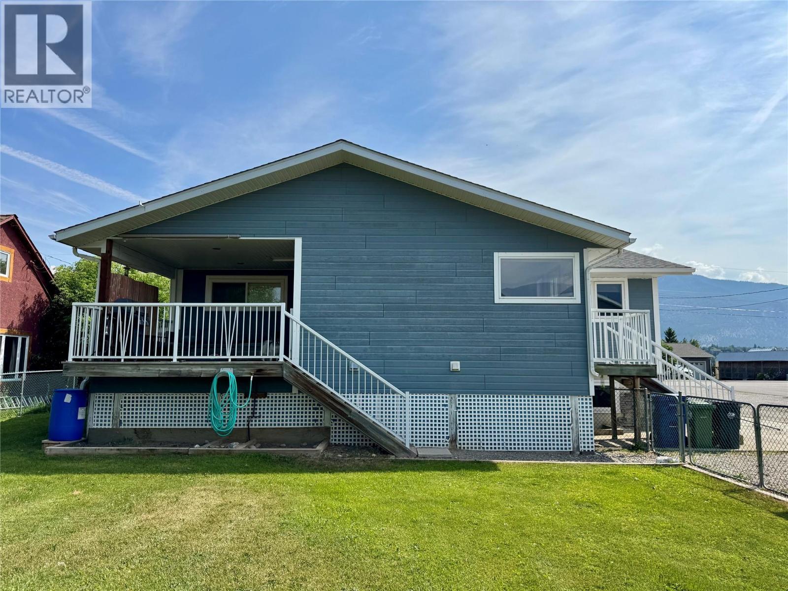 910 5Th Ave Avenue, Invermere, BC - Outdoor With Exterior