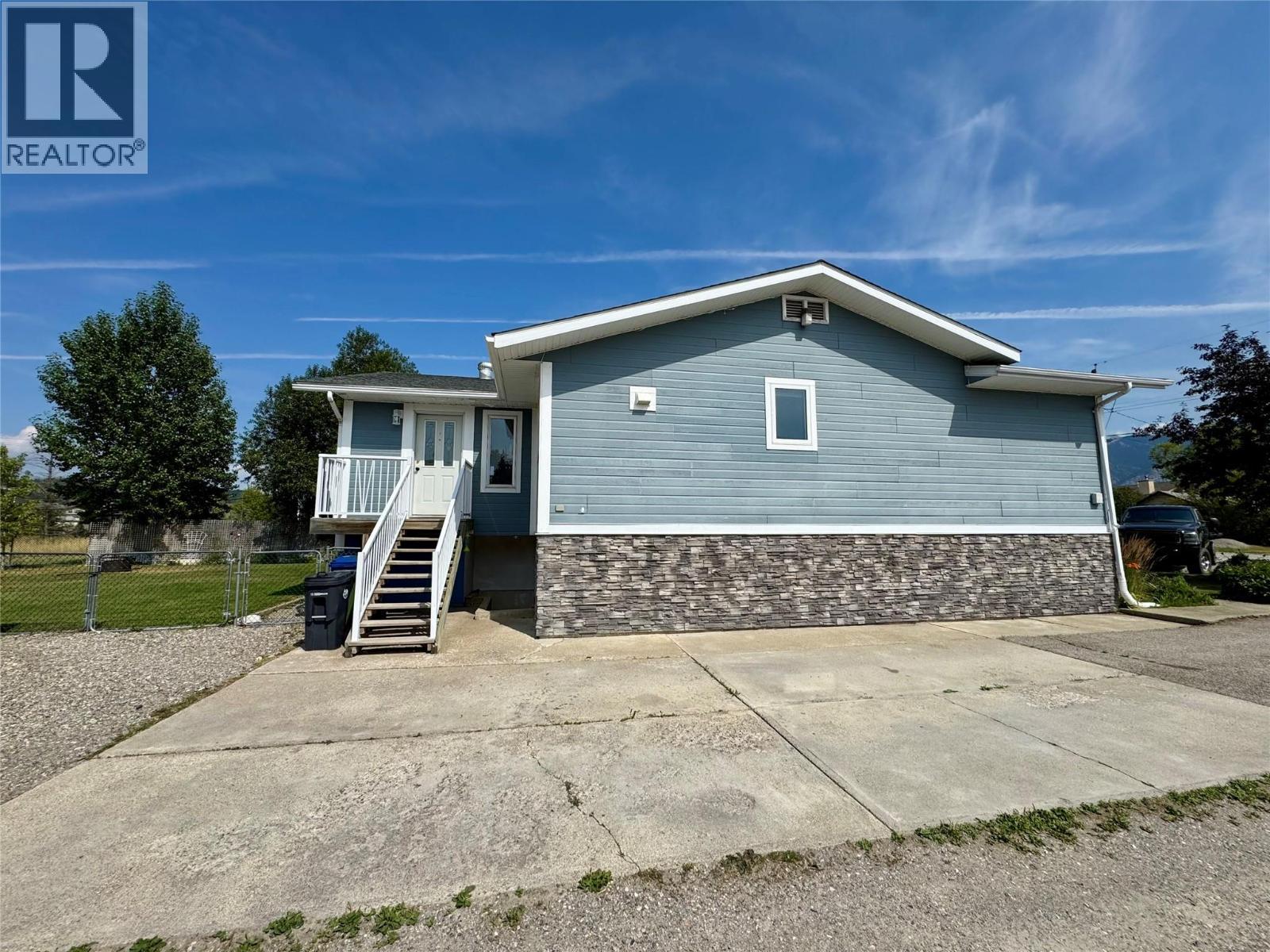910 5Th Ave Avenue, Invermere, BC - Outdoor