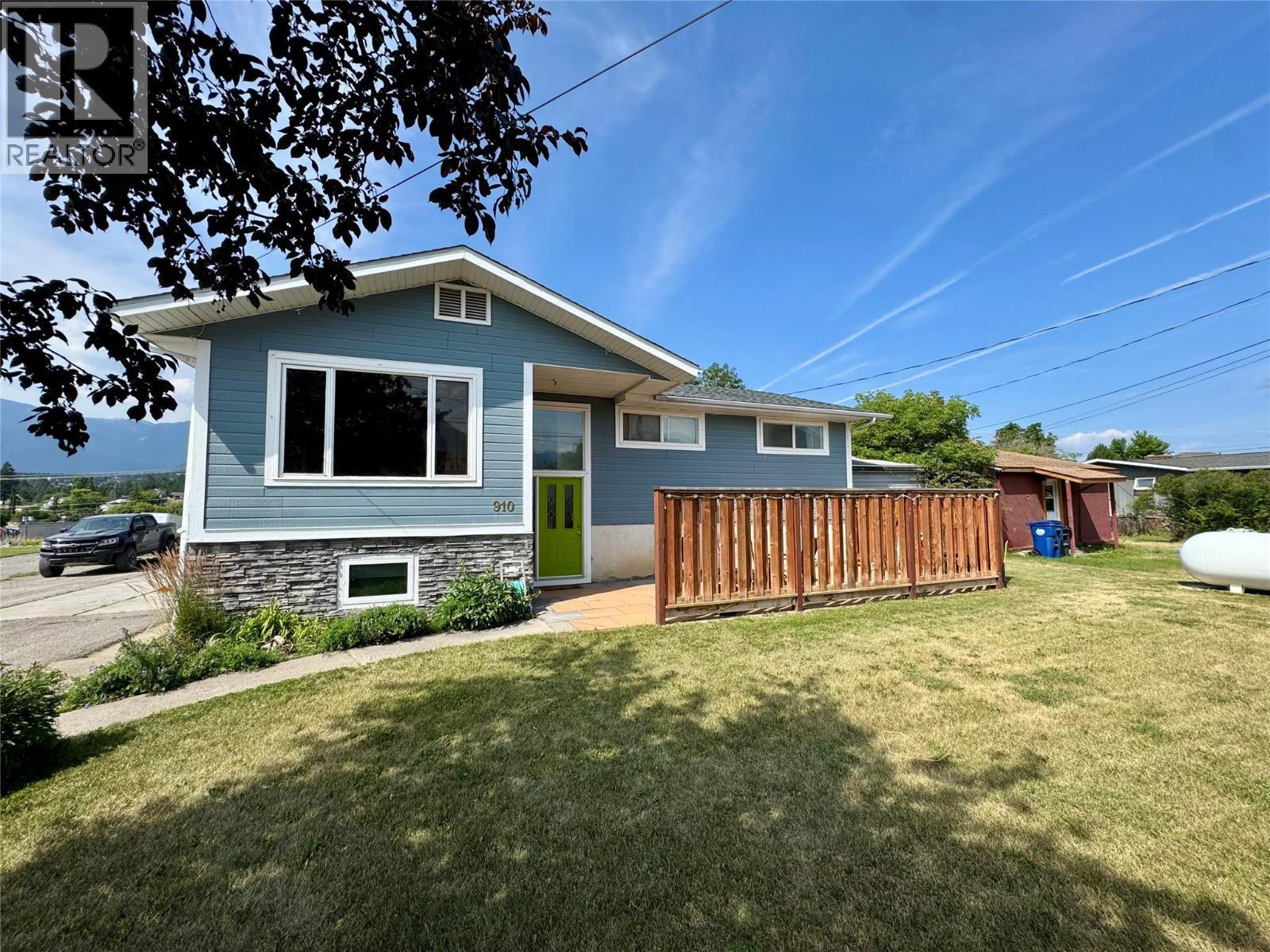 910 5Th Ave Avenue, Invermere, BC - Outdoor