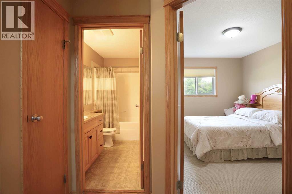 372 Lake Stafford Drive E, Brooks, AB - Indoor Photo Showing Bedroom
