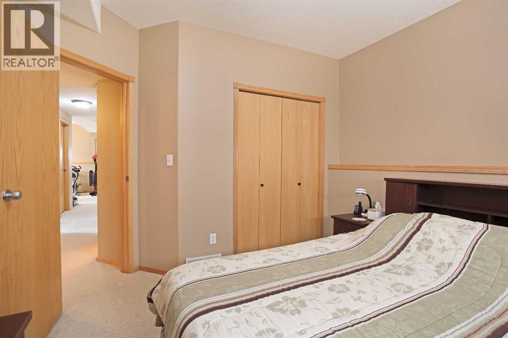 372 Lake Stafford Drive E, Brooks, AB - Indoor Photo Showing Bedroom