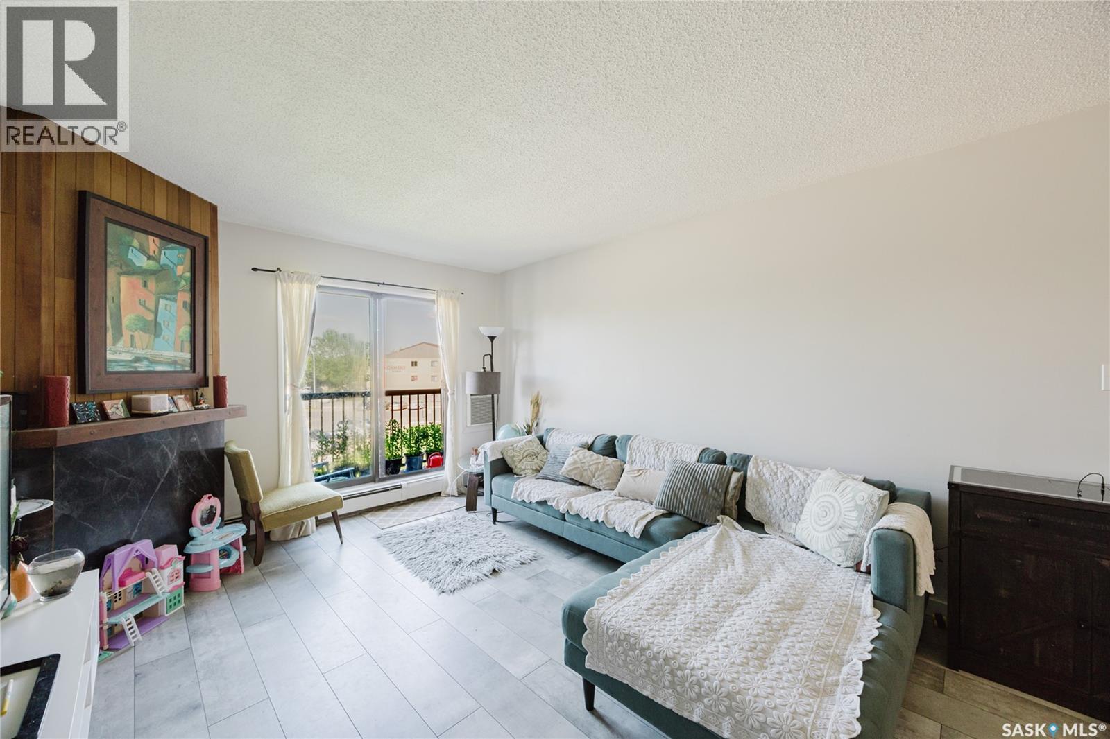 306 802A Kingsmere Boulevard, Saskatoon, SK - Indoor Photo Showing Living Room