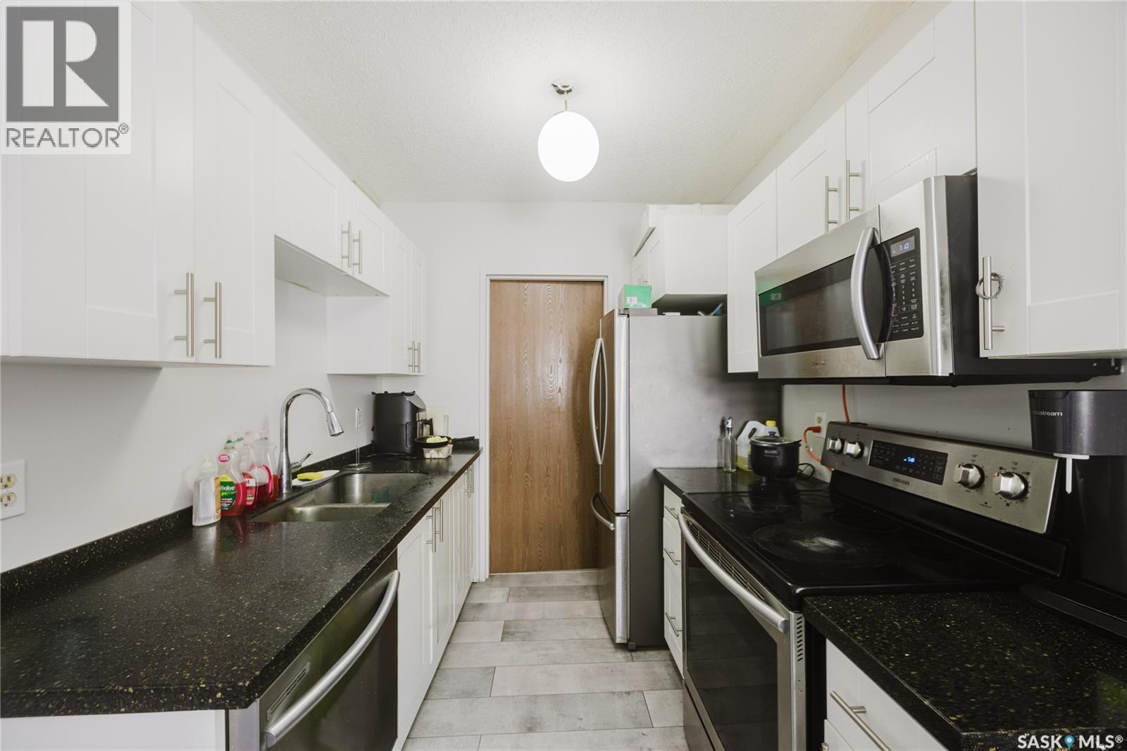 306 802A Kingsmere Boulevard, Saskatoon, SK - Indoor Photo Showing Kitchen With Stainless Steel Kitchen With Double Sink