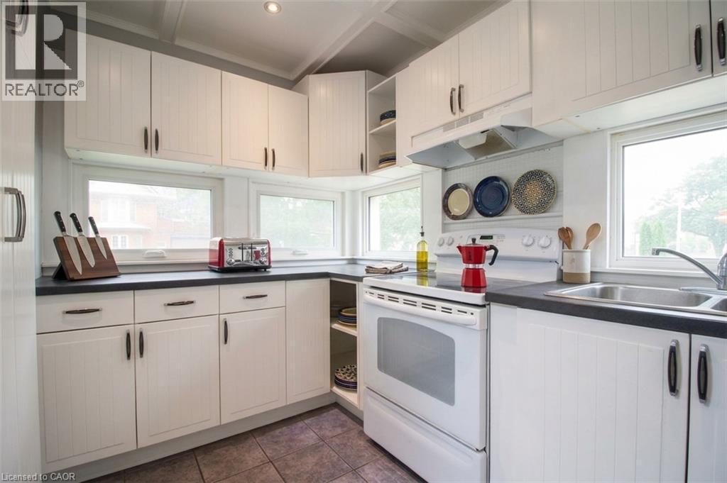 Kitchen - 189 Prospect Street S, Hamilton, ON - Indoor Photo Showing Kitchen