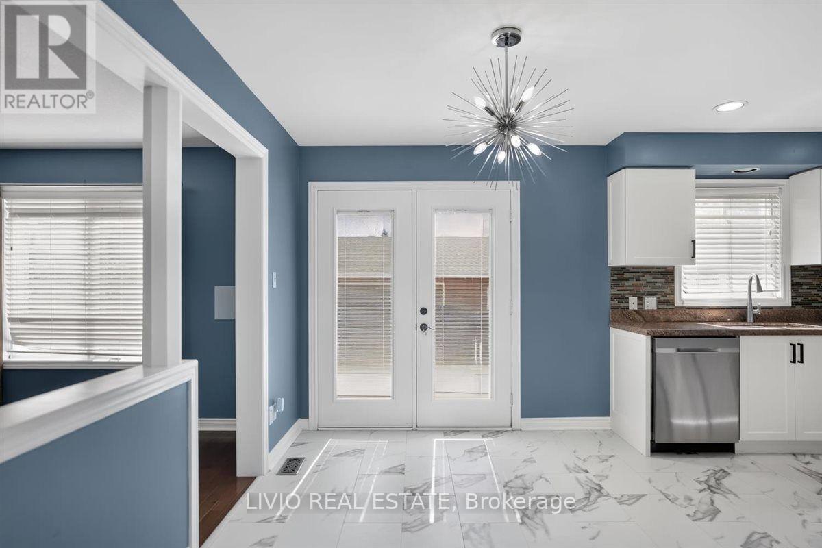 19 Konstantine Court, Hamilton, ON - Indoor Photo Showing Other Room