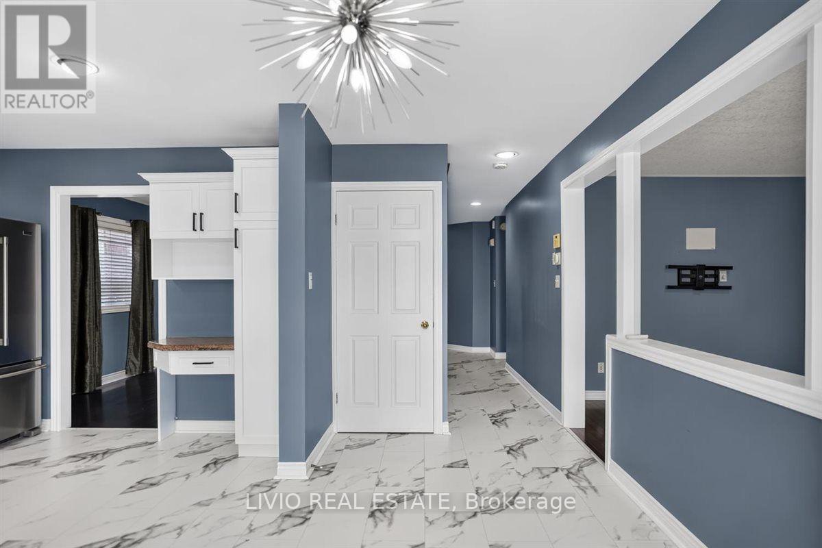 19 Konstantine Court, Hamilton, ON - With Exterior