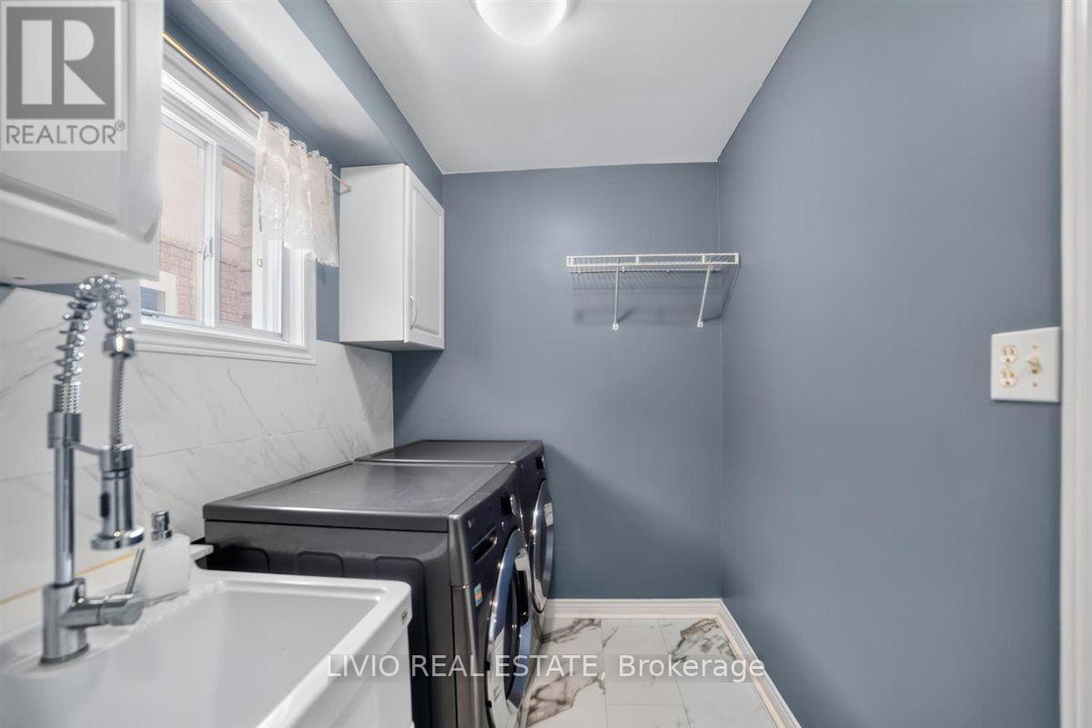 19 Konstantine Court, Hamilton, ON - Indoor Photo Showing Laundry Room