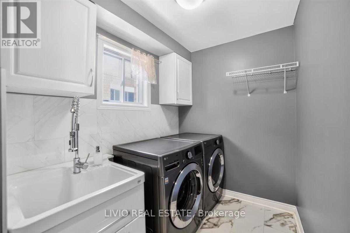 19 Konstantine Court, Hamilton, ON - Indoor Photo Showing Laundry Room