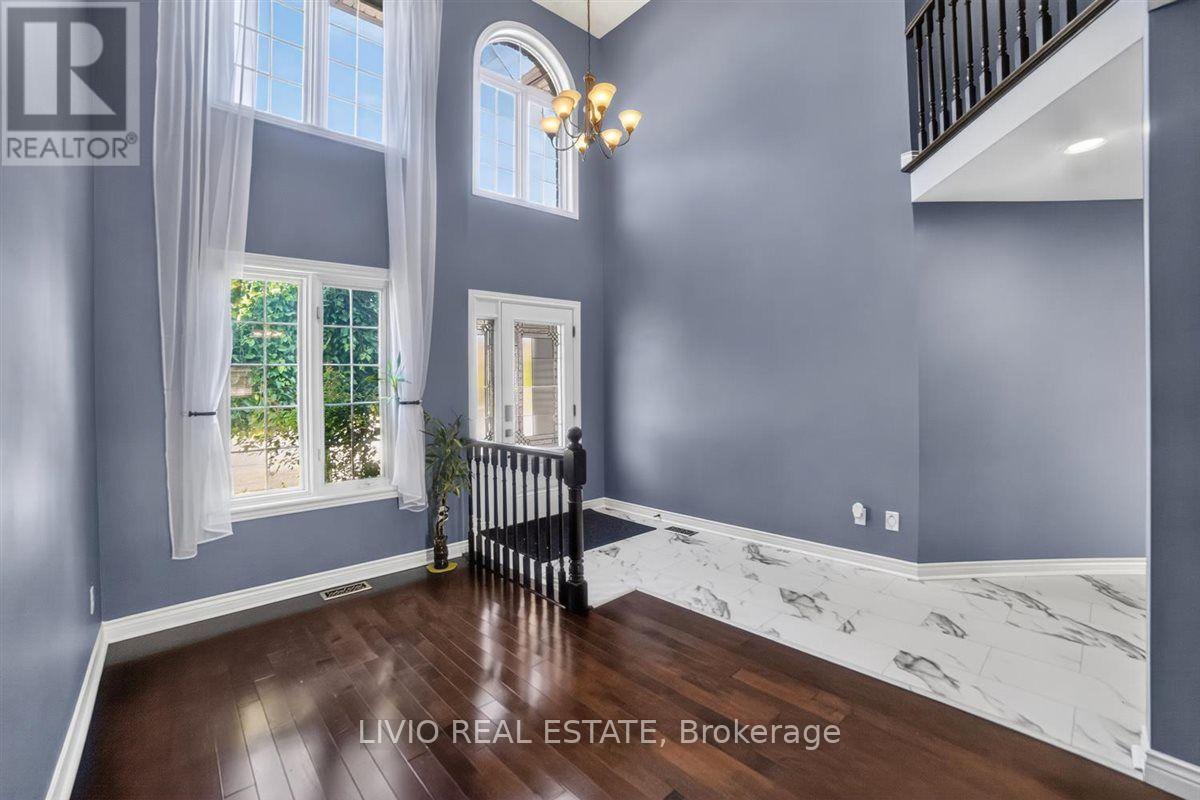19 Konstantine Court, Hamilton, ON - Indoor Photo Showing Other Room