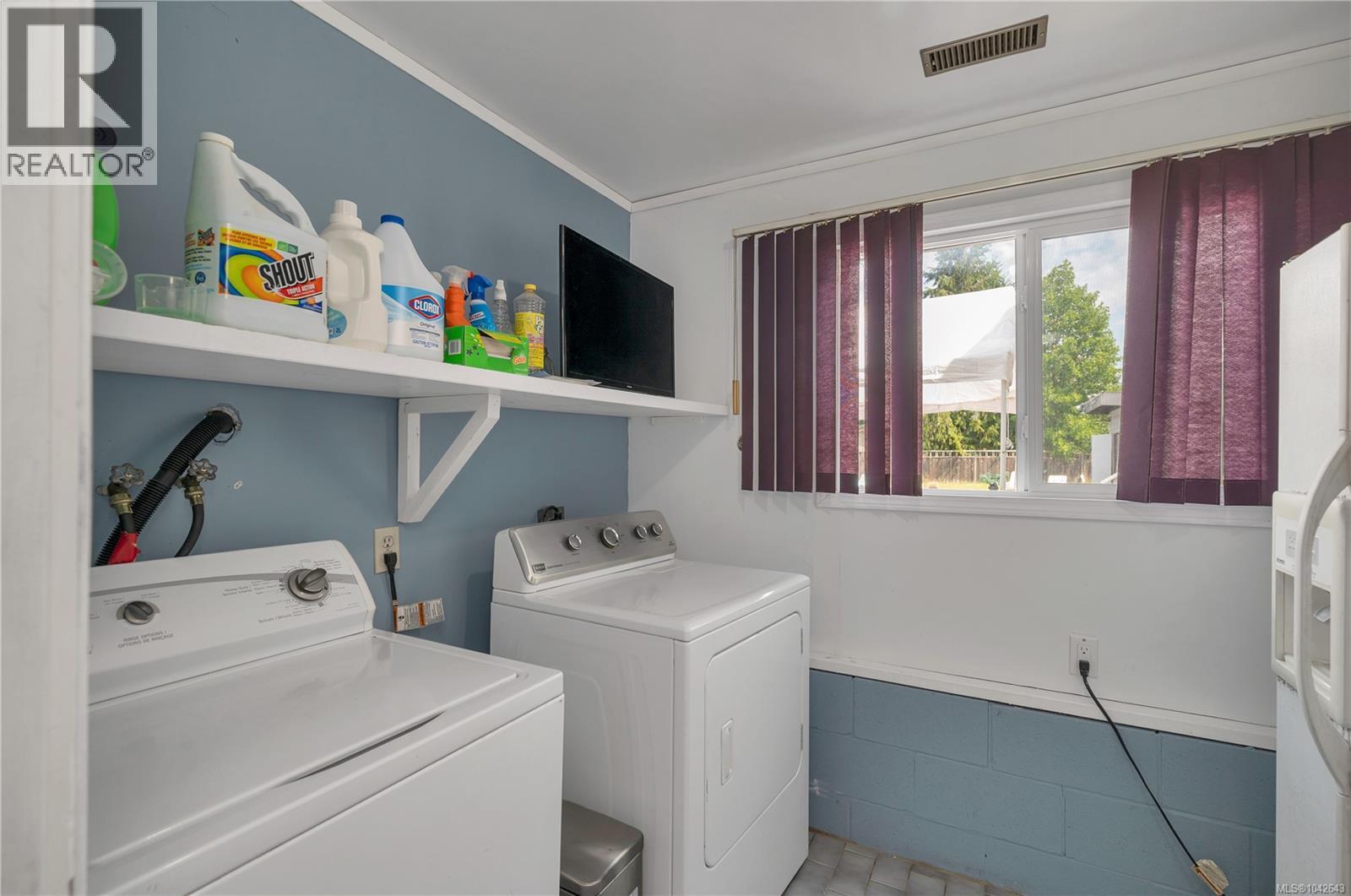 2605 Soderholm Rd, Campbell River, BC - Indoor Photo Showing Laundry Room