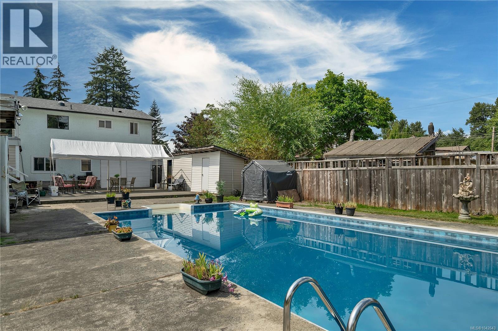 2605 Soderholm Rd, Campbell River, BC - Outdoor With In Ground Pool