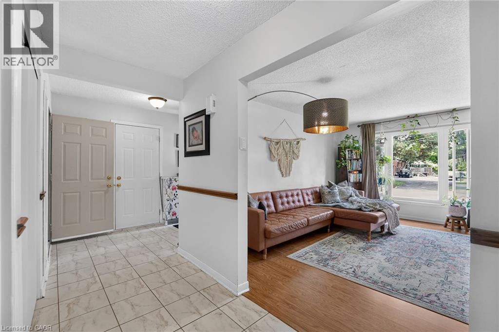 3 Orchard Parkway, Grimsby, ON - Indoor