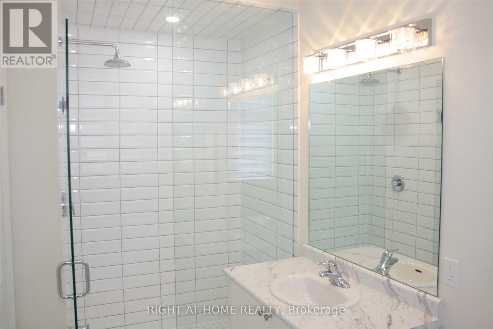 175 Lebovic Campus Drive, Vaughan, ON - Indoor Photo Showing Bathroom