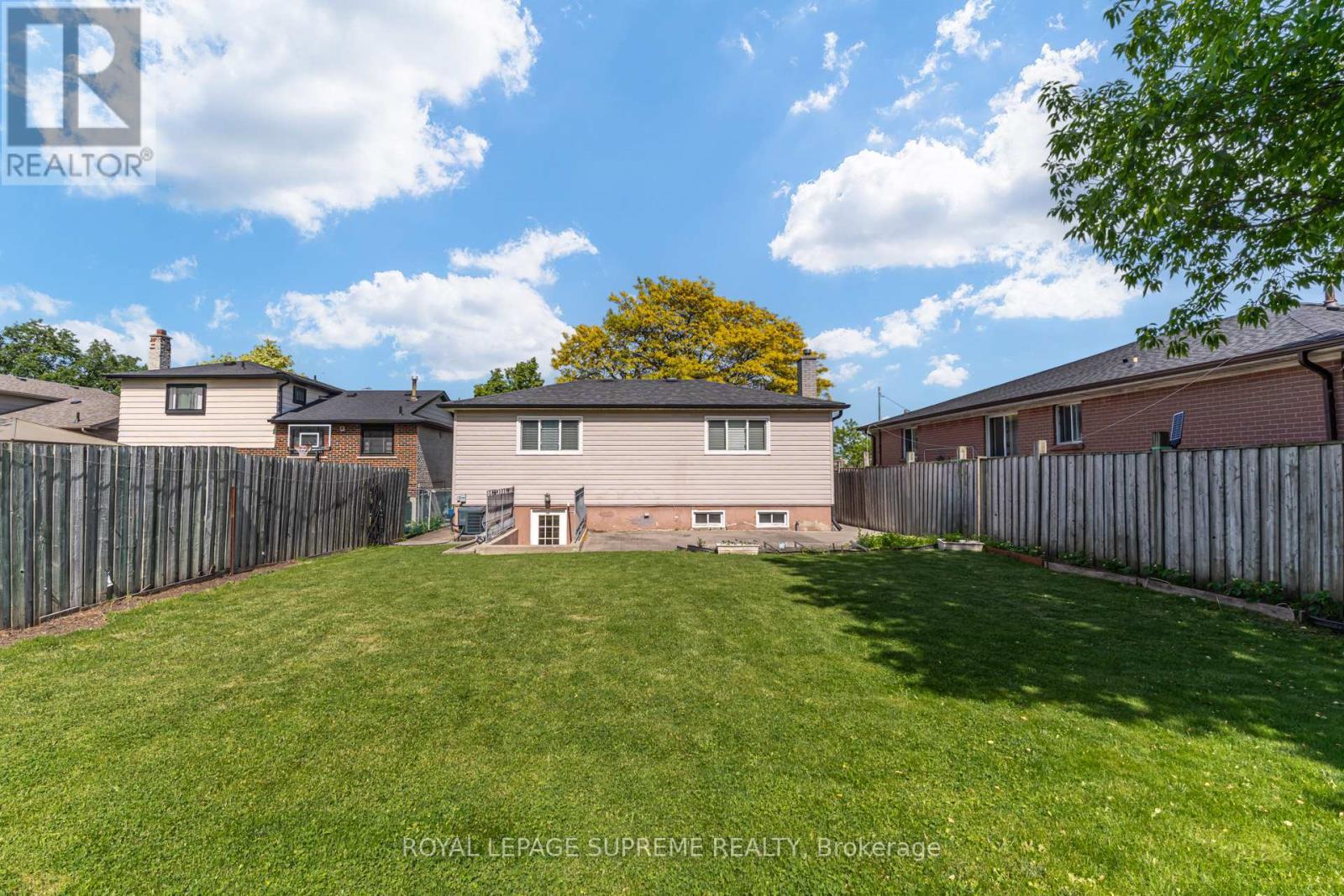 7236 Meyer Drive, Mississauga, ON - Outdoor