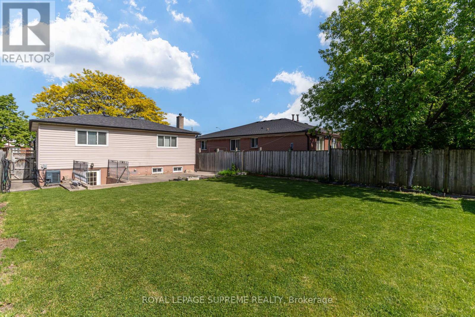 7236 Meyer Drive, Mississauga, ON - Outdoor