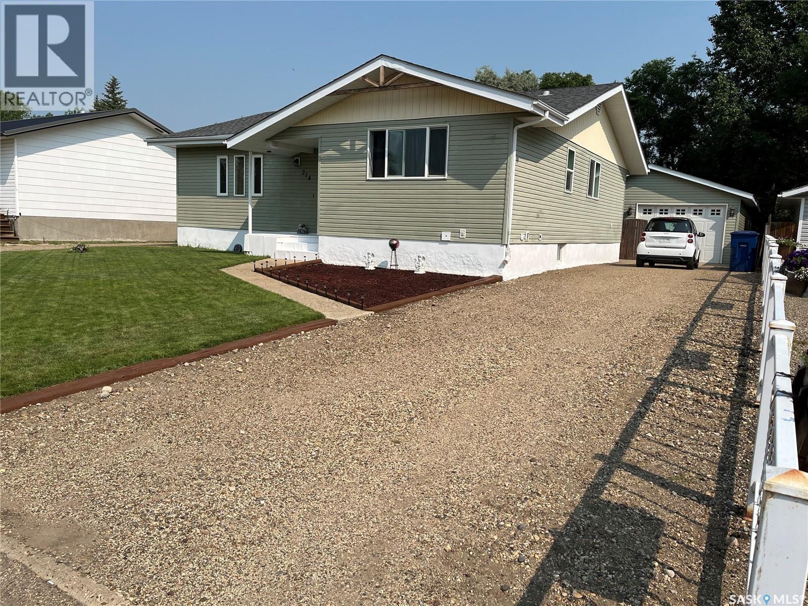 214 Westview Drive, Coronach, SK - Outdoor