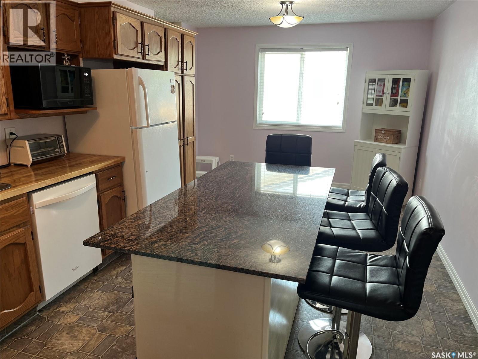 214 Westview Drive, Coronach, SK - Indoor Photo Showing Kitchen