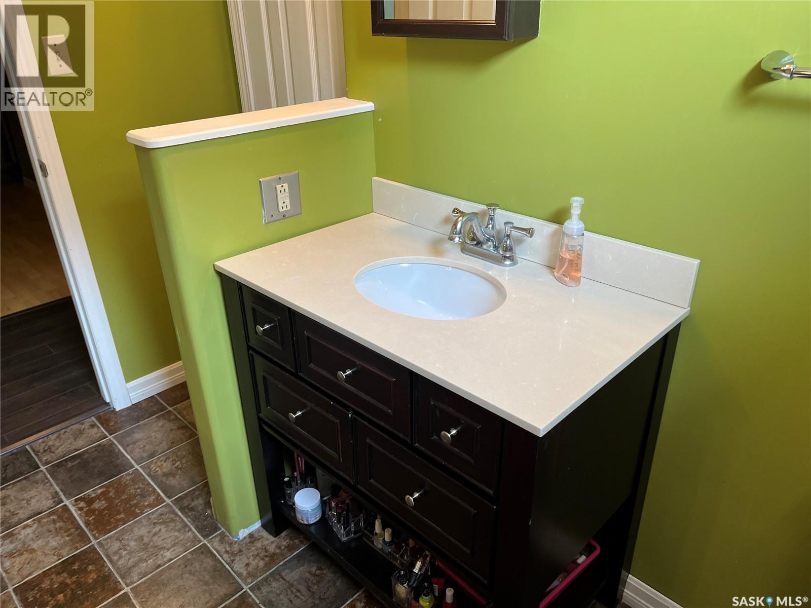 214 Westview Drive, Coronach, SK - Indoor Photo Showing Bathroom