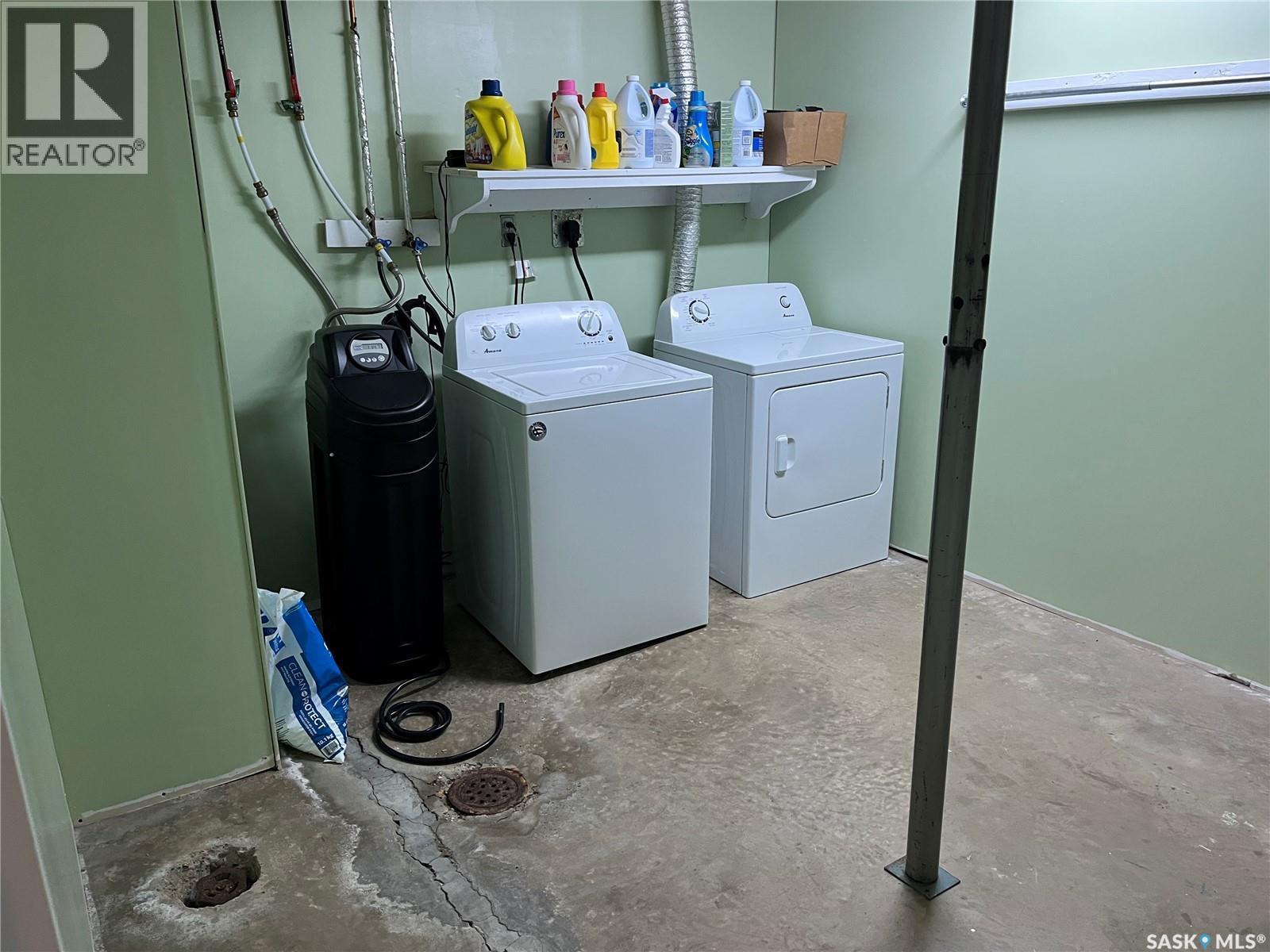 214 Westview Drive, Coronach, SK - Indoor Photo Showing Laundry Room