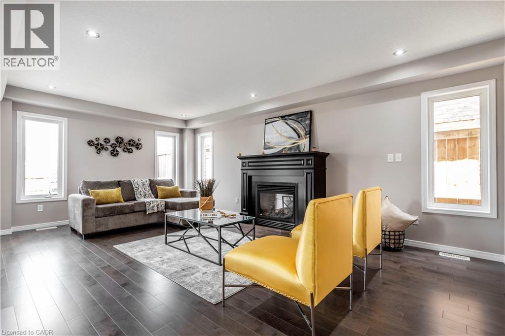 508 Netherwood Crescent, Kitchener, ON - Indoor Photo Showing Living Room With Fireplace