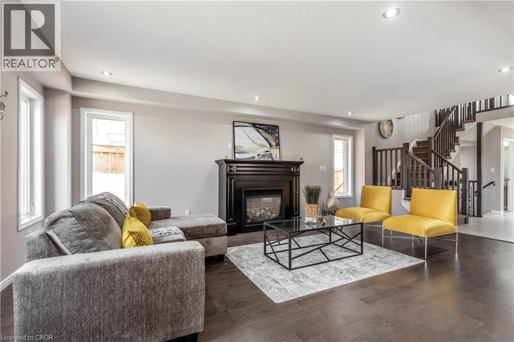 508 Netherwood Crescent, Kitchener, ON - Indoor Photo Showing Living Room With Fireplace