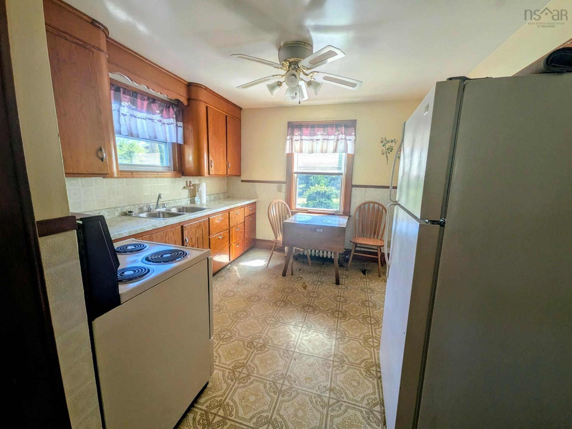 1843 Highway 4 Highway, Reserve Mines, NS - Indoor Photo Showing Kitchen With Double Sink