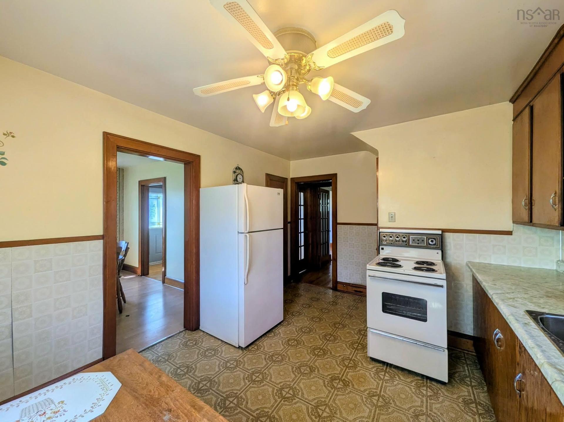 1843 Highway 4 Highway, Reserve Mines, NS - Indoor Photo Showing Kitchen With Double Sink